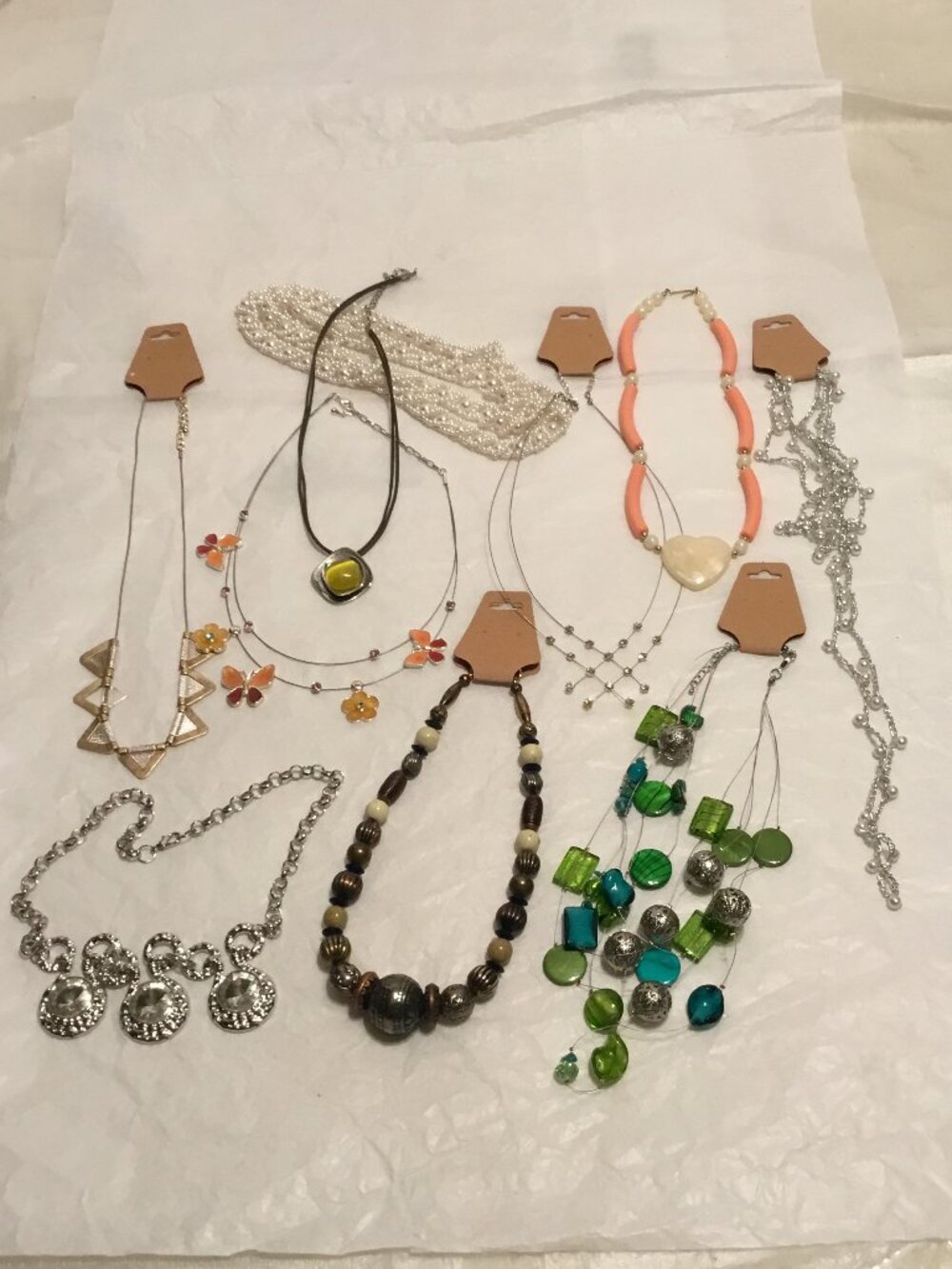 Colorful lot of 10 lovely fashion necklaces